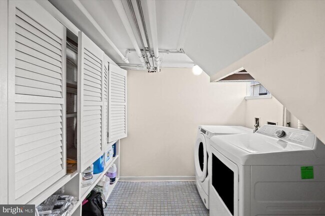 Building Photo - 4613 Langdrum Ln