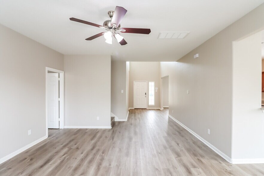 Building Photo - 974 Oak Falls Dr