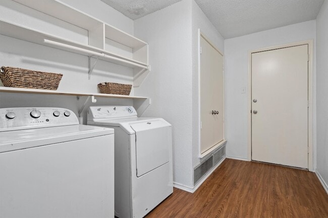 Building Photo - 324 Nita Ln