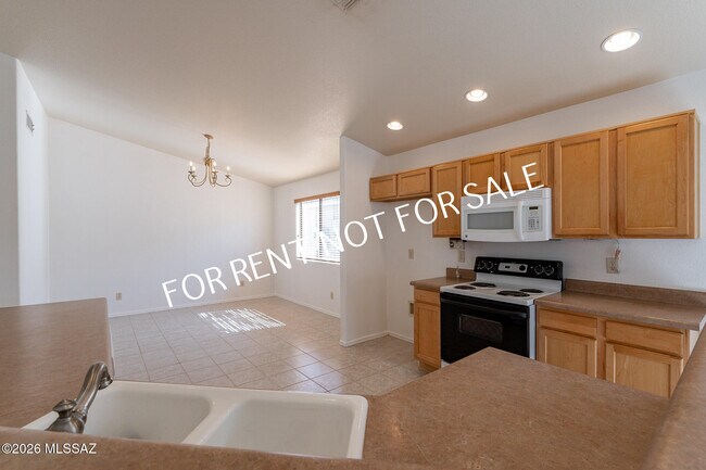 Building Photo - 2439 W Rousseau St