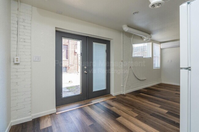 Building Photo - 421 N Emporia Ave