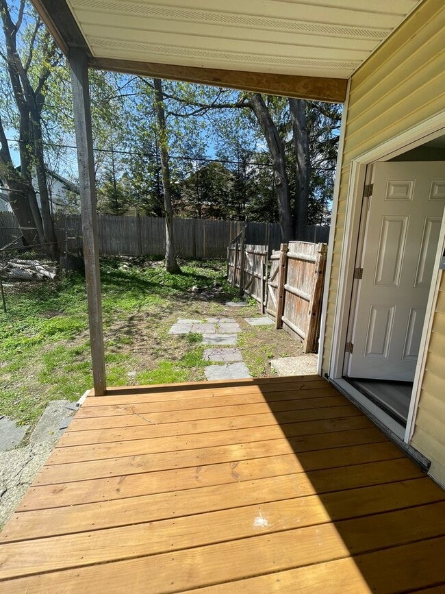 Building Photo - 124-126 Appleton