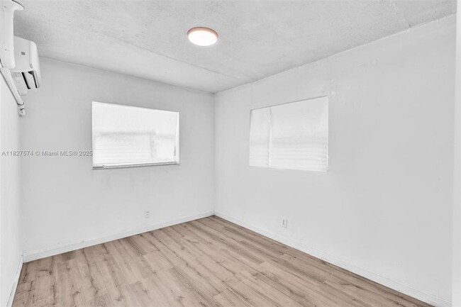 Building Photo - 1517 NW 8th Ave