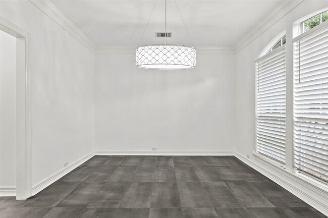 Building Photo - 545 Oak Hill Dr