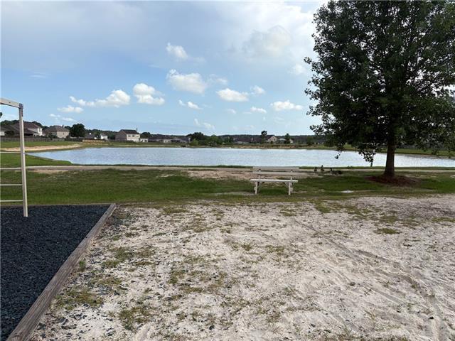 Building Photo - 700 Lakeview Ln