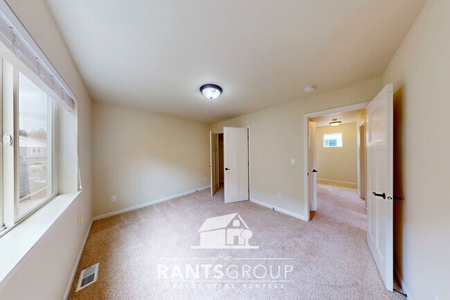 Building Photo - Spacious 3-Bedroom Home in Lacey's North T...