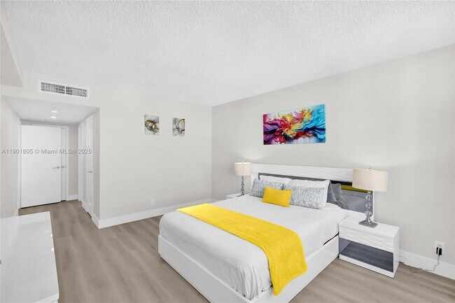 Building Photo - 2501 S Ocean Dr