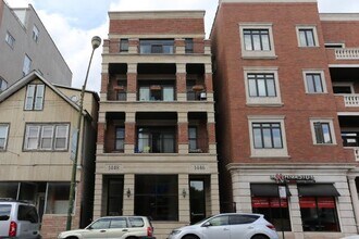 Building Photo - 1446 W Fullerton Ave