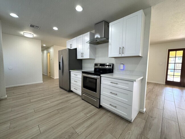 Building Photo - 4426 N 85th St