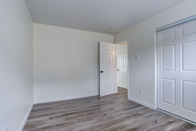Building Photo - Remodeled 2 bedroom across from Providence...