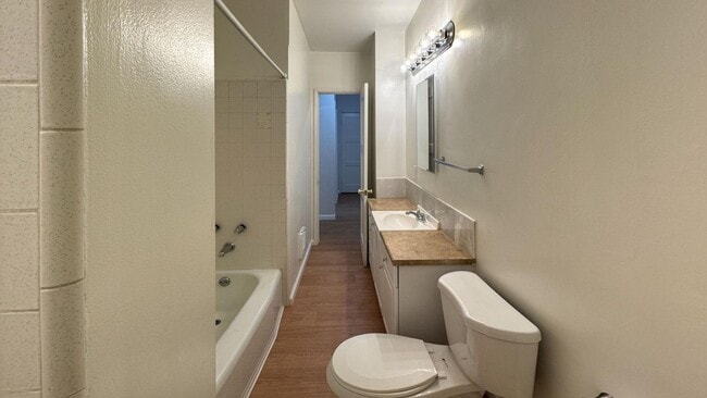 Building Photo - 4400 Vinton Ave