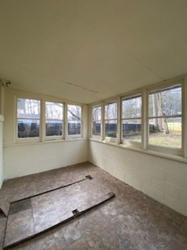 Building Photo - 55363 Lexington Ave