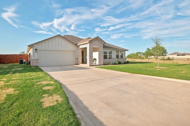 Building Photo - 2218 Providence Dr