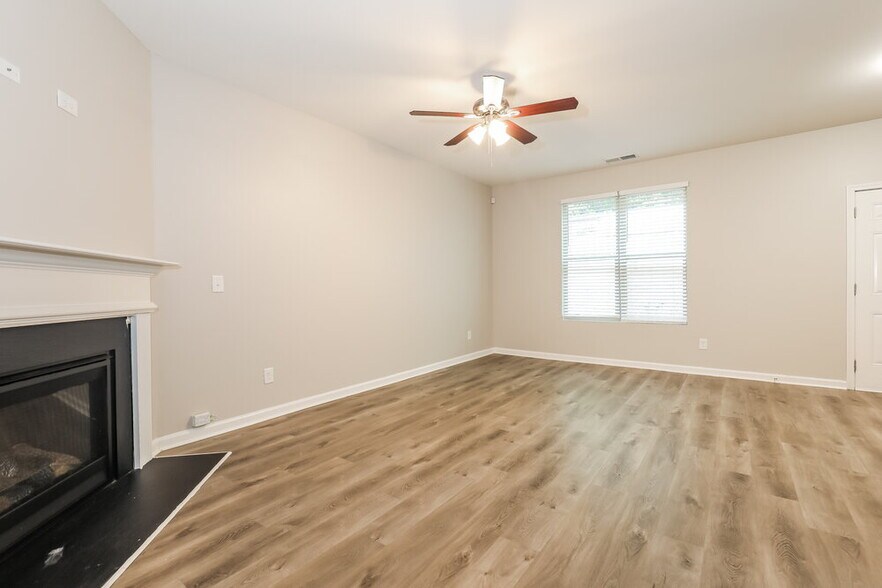 Building Photo - 6596 Woodwell Dr