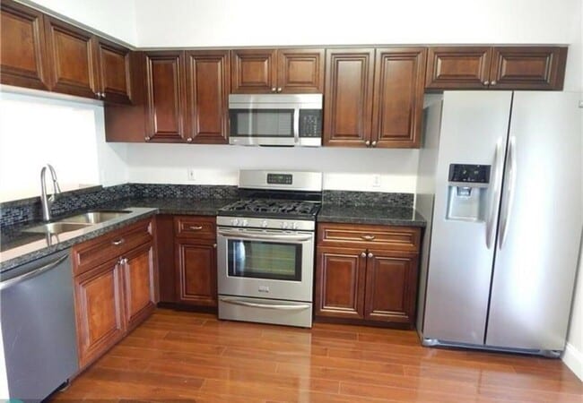 Building Photo - 8149 San Carlos Cir