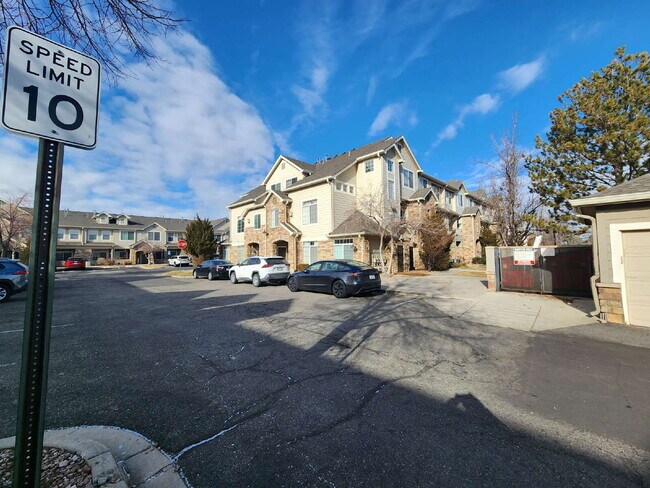 Building Photo - Spacious Two-Suite Townhome With Garage, Fireplace And Community Pool