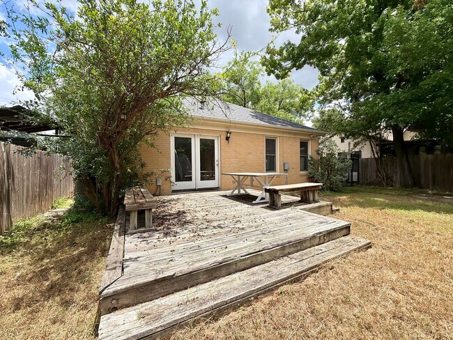 Building Photo - 903 E 38th St