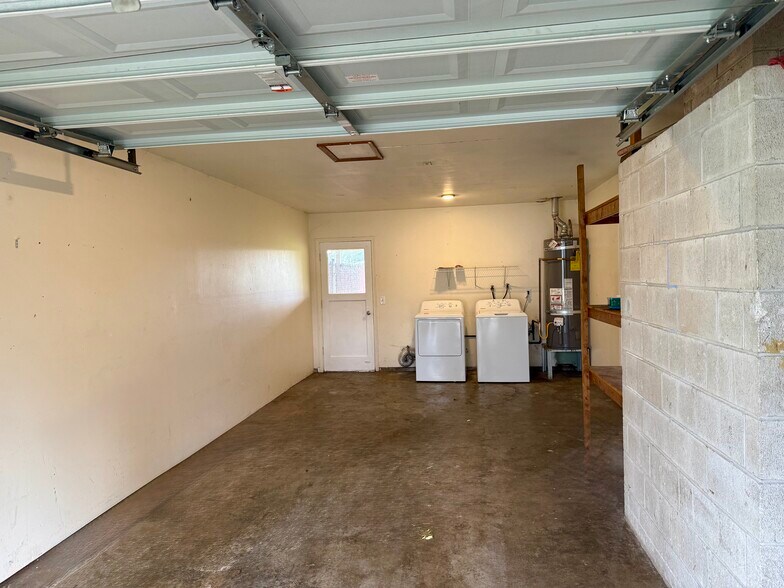 Building Photo - 7806 3rd Ave SE