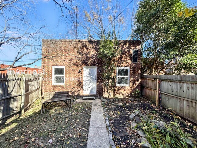 Building Photo - 2708 W Grace St