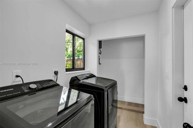Building Photo - 1597 NE 143rd St
