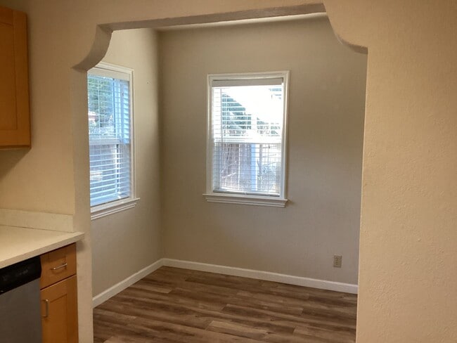 Building Photo - 2-Bed, 2-Bath Cottage PENDING