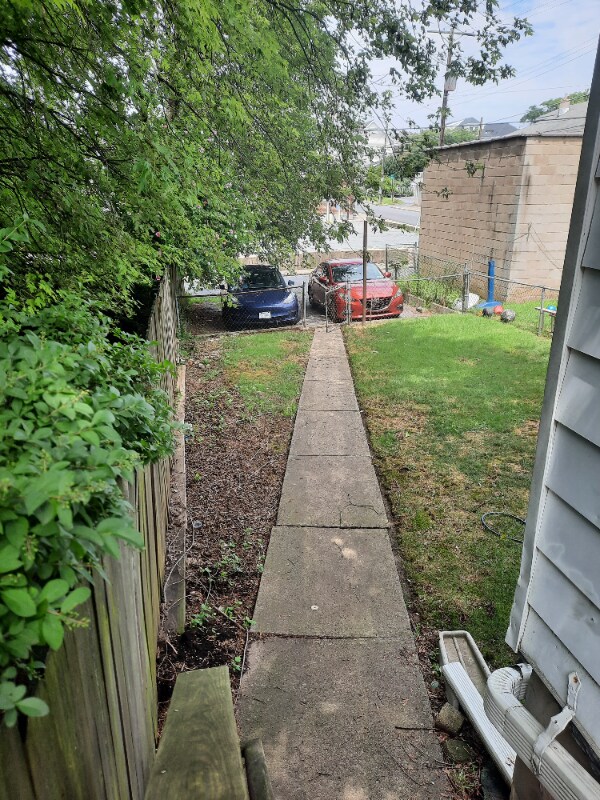 Building Photo - 305 W Berwick St