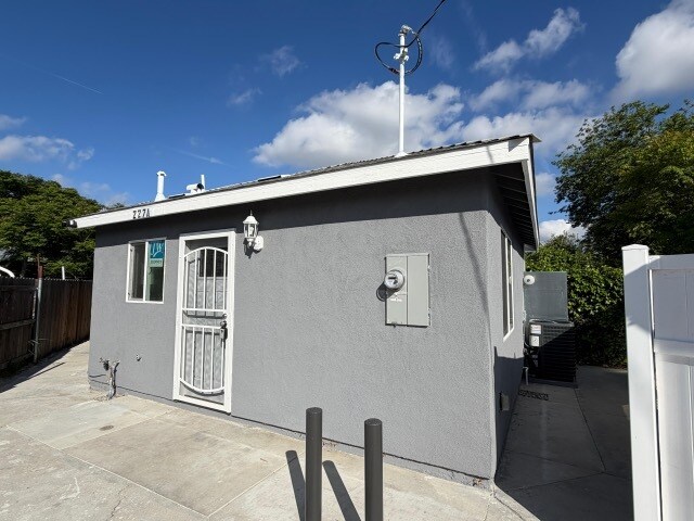 Building Photo - 227 Waldo Ave