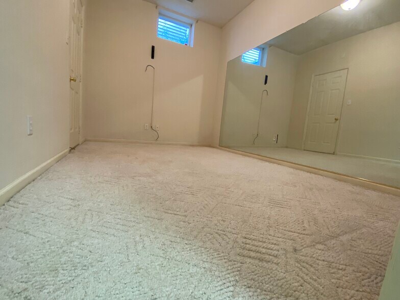 Building Photo - 123 Cobblestone Cir