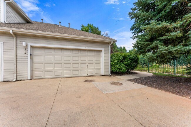 Building Photo - Gorgeous Townhome With 2-Car Garage and Ce...