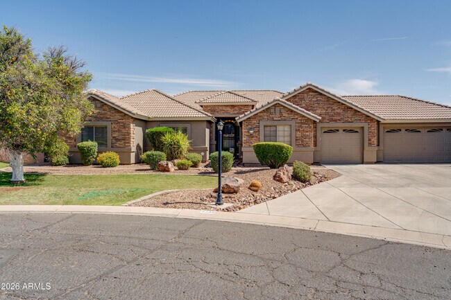 Building Photo - 4335 E Fox Cir