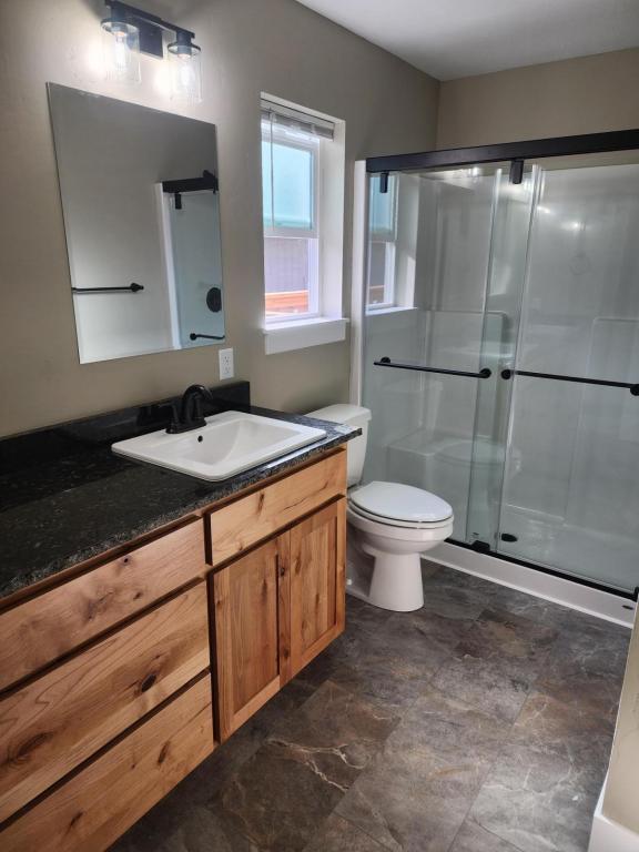 Building Photo - 171 SW Jefferson Rd