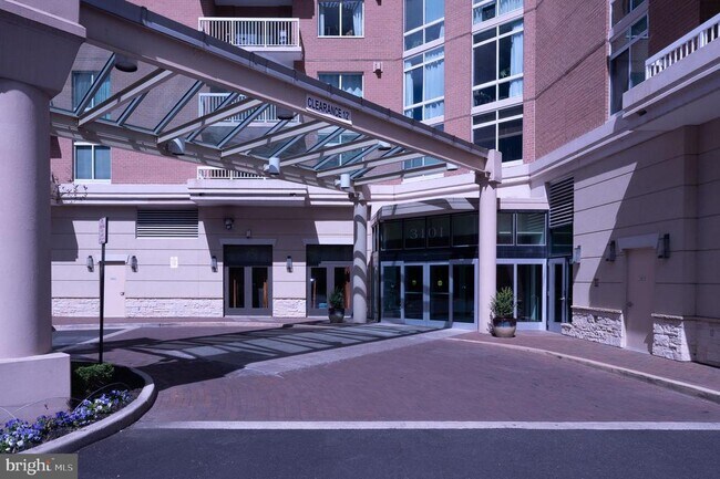 Building Photo - 3101 N Hampton Dr
