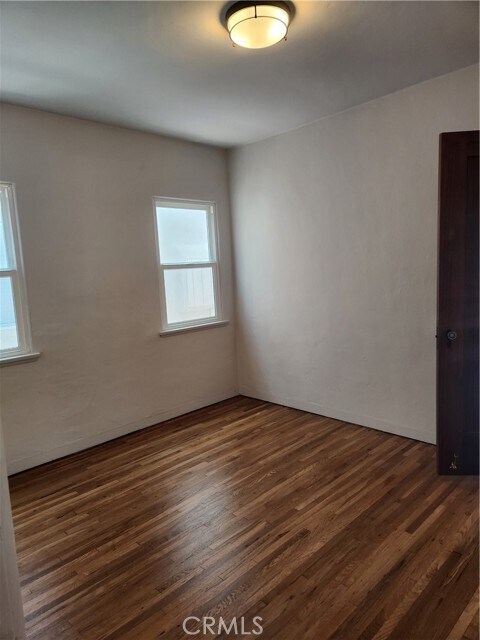 Building Photo - 329 27th St
