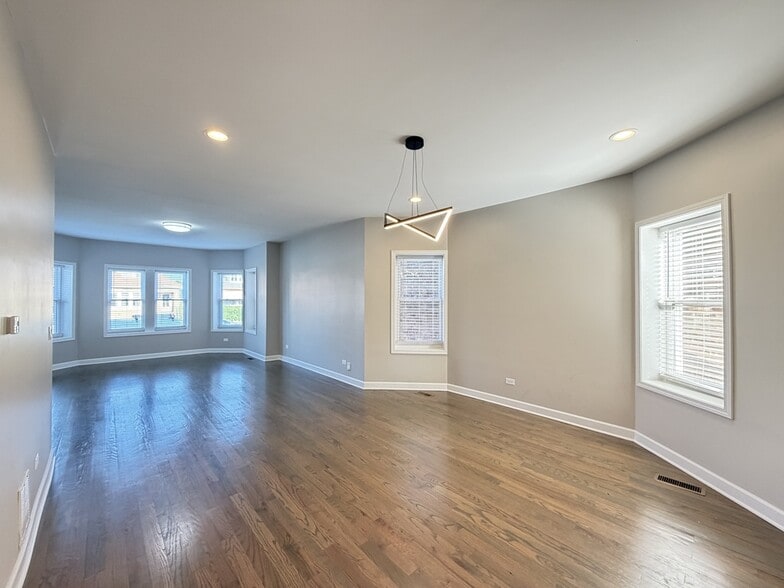 Building Photo - 3131 N Marmora Ave