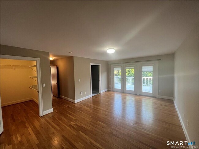 Building Photo - 6 Kingsley Dr