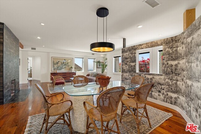 Building Photo - 2700 Glendower Ave