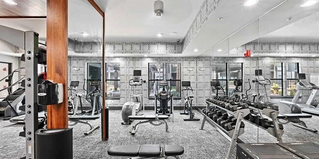 Building Photo - 776 N Orange Ave