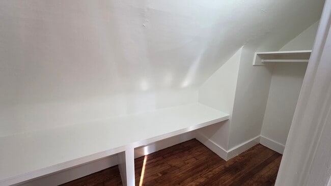 Building Photo - 1590 Underwood Ave