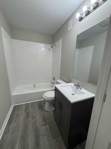 Bathroom - 529 Rose St