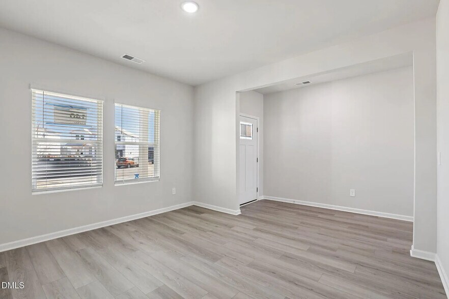 Building Photo - Room in House on Hoff Ct