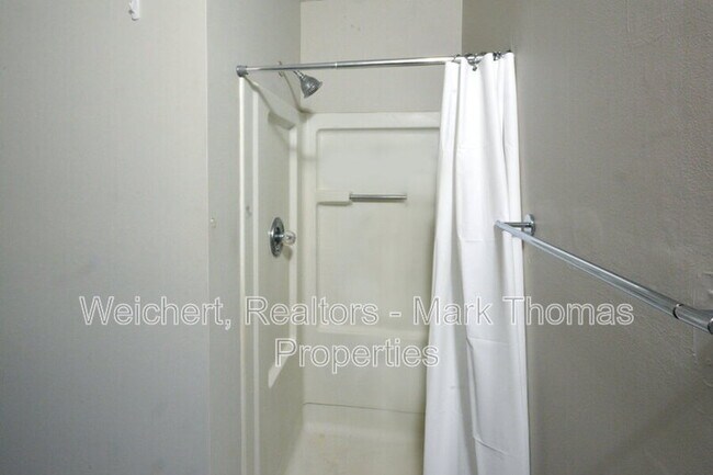 Building Photo - 104 Gatehouse Ln