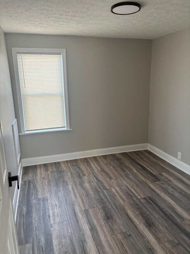 Building Photo - 2721 Woodbridge Ave