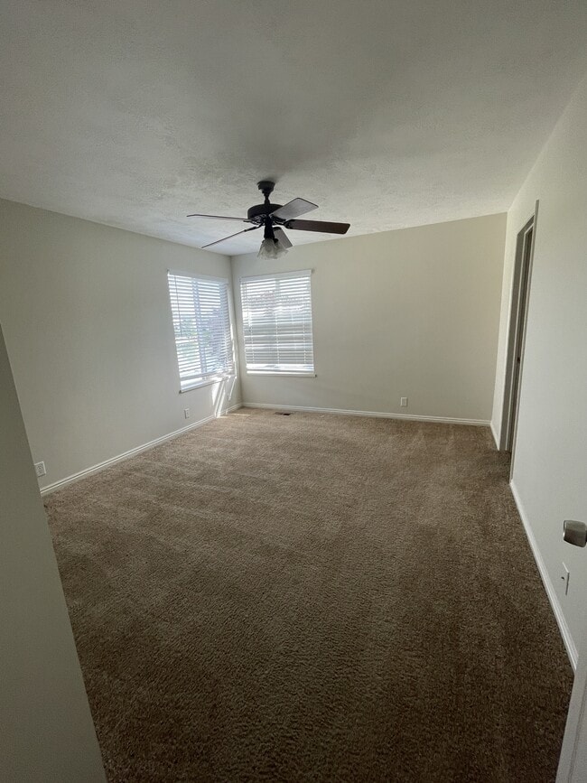 Building Photo - 134 Lakeview Dr