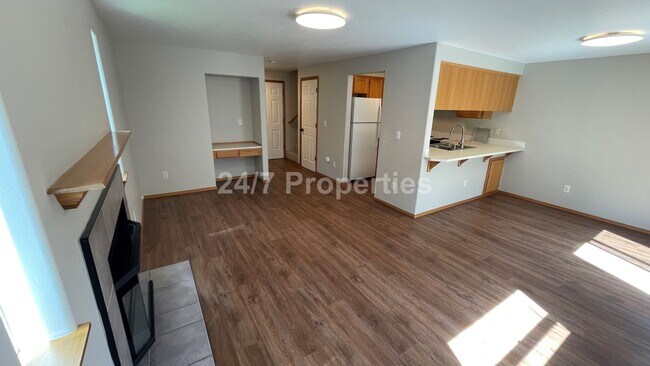 Building Photo - Spacious 3 BD | 2.5 BA Duplex - Beaverton/...