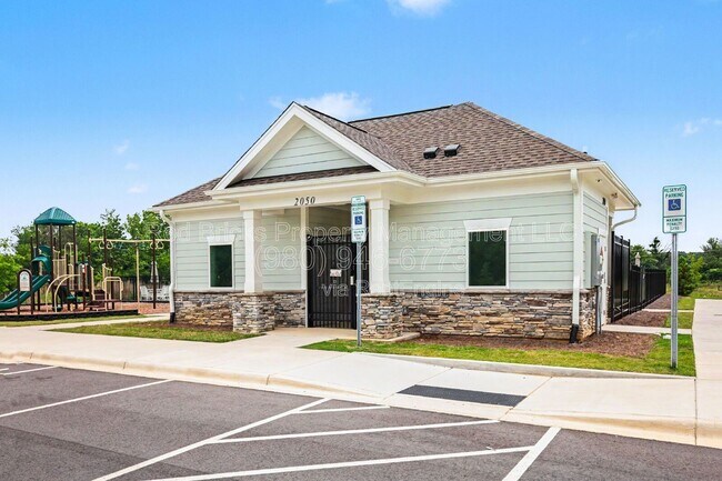 Building Photo - 1007 Maylen Trce