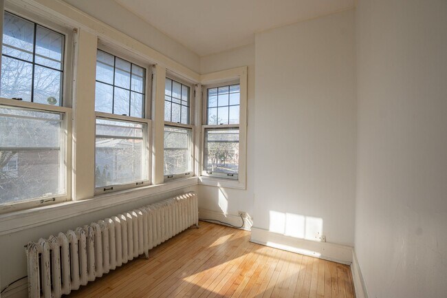 Building Photo - 2222 E Park Pl