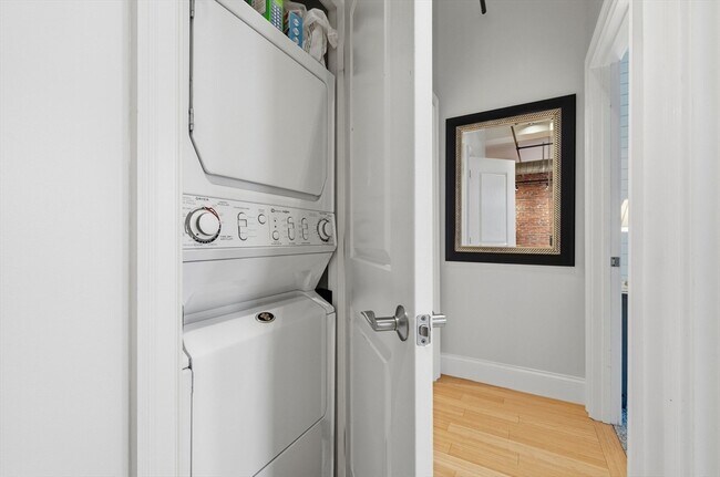 Building Photo - 61 Market St