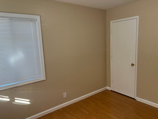 Building Photo - 37245 Locust St