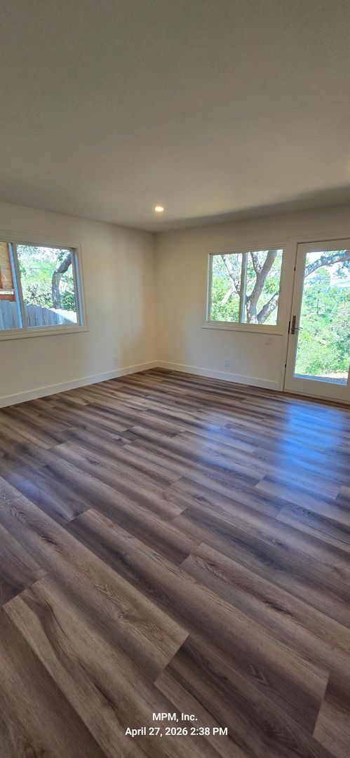 Building Photo - large custom home with peek a boo ocean views