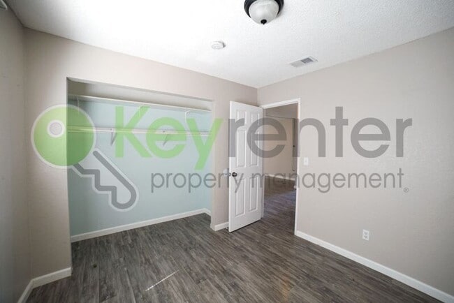 Building Photo - 1300 Old W Dr